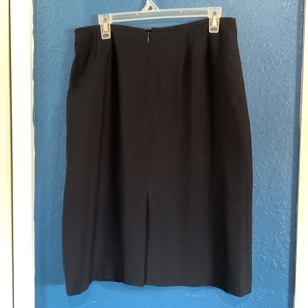 Anne Klein women blazer and skirt set. Size 12 - Picture 5 of 8